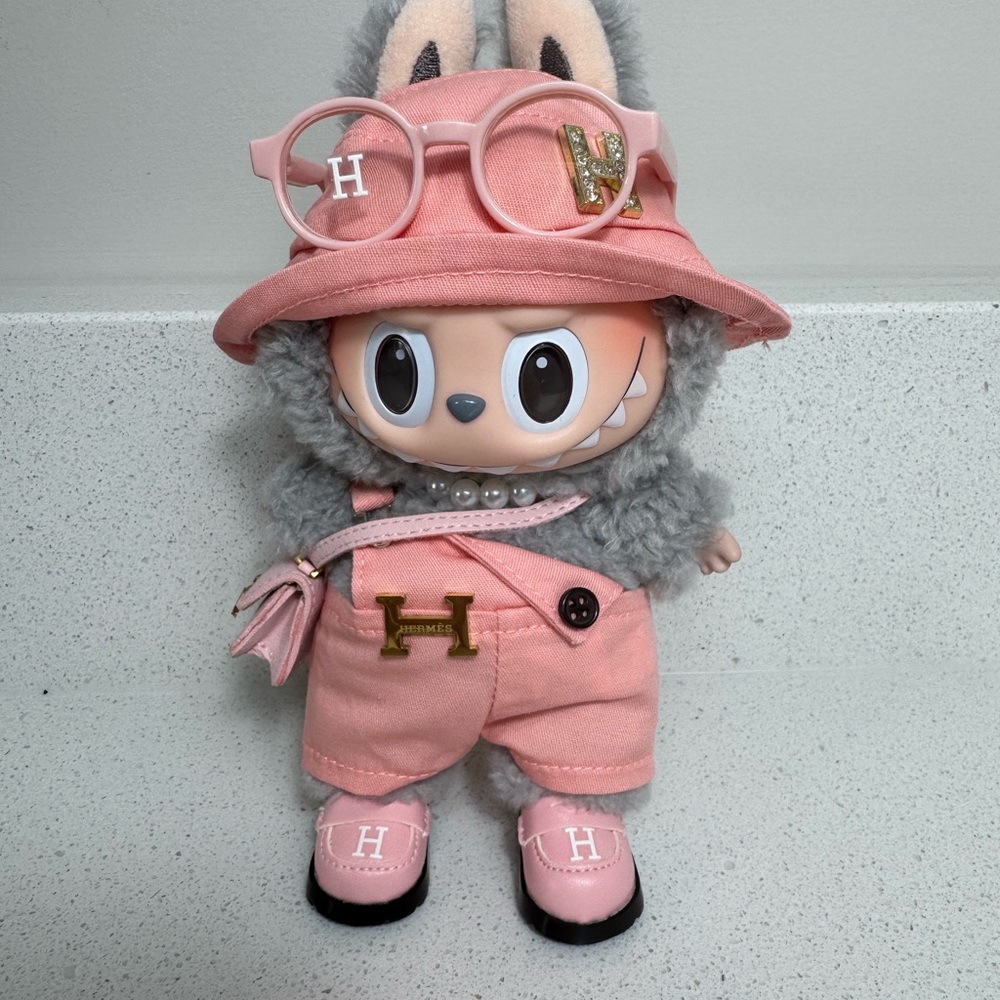 LABUBU FASHION INSPIRED OUTFIT, NEW π - Picture 2 of 4